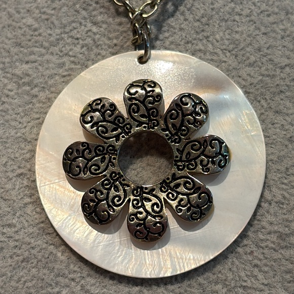 White and Silver Scroll Mother of Pearl Flower Necklace 18-20” - Picture 2 of 7
